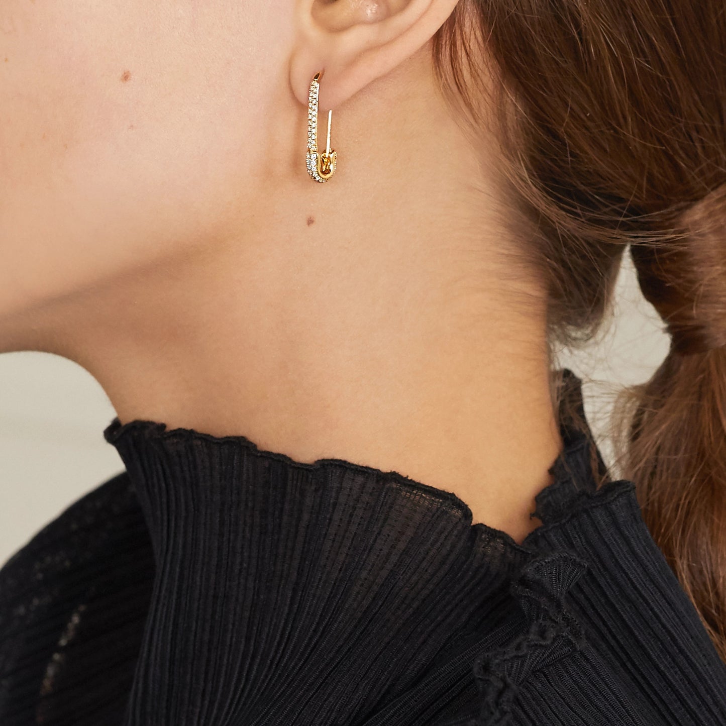 Aretes con diseño de alfiler