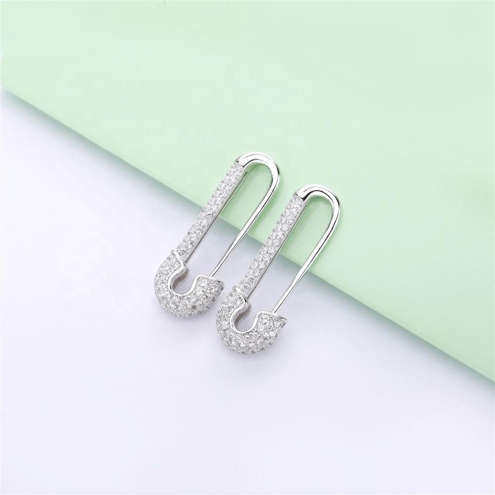 Aretes con diseño de alfiler