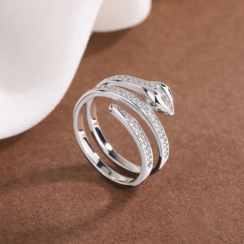Anillo minimalista de serpiente